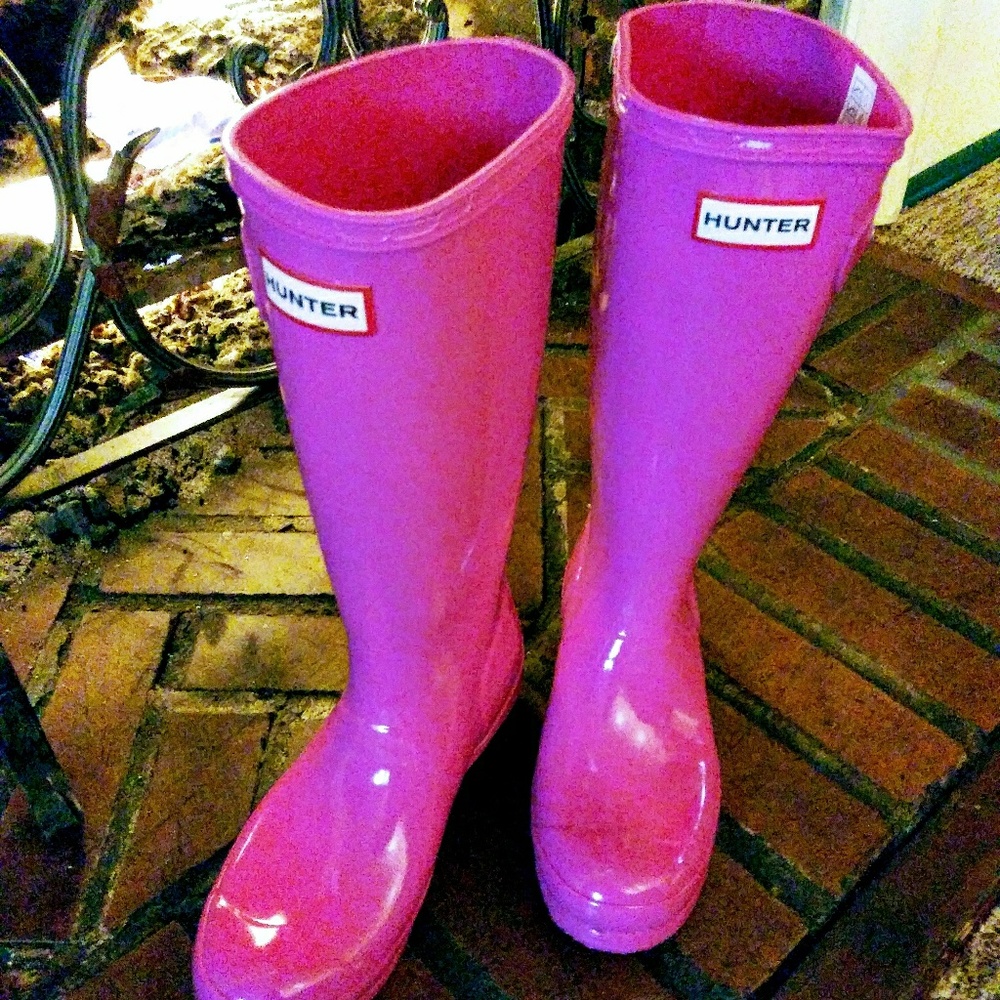 Glossy Raspberry Hunter Boots NWOT. Size G6/W61/2
